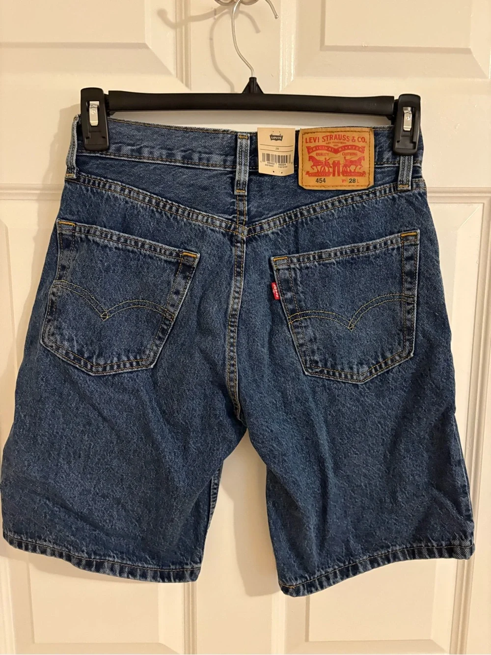 Levi's Dark Blue 454 Relaxed Denim Shorts - Men, NEW. Size 28